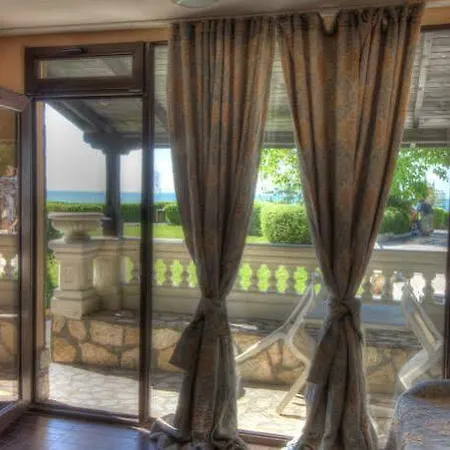 Complex Andalucia Elenite